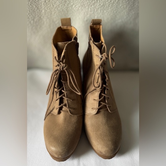 Lucky Brand Size 10 Women’s Leather Tan Heeled Booties. - Picture 3 of 16